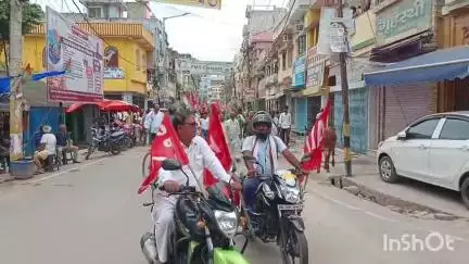 मुंगेर: मुंगेर में चुनाव आयोग के मतदाता सूची पुनरीक्षण कार्यक्रम के विरोध में इंडिया महागठबंधन का बंद रहा