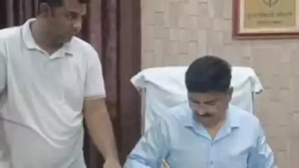 कानपुर: पूर्व सीएमओ और वर्तमान सीएमओ के बीच कुर्सी को लेकर हुई तू-तू, मैं-मैं