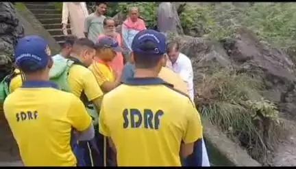 नरेन्द्रनगर: ब्रह्मपुरी स्थित गंगा घाट पर मां-बेटी स्नान के दौरान गंगा नदी में डूबी, MP से आए थे कथा सुनने, SDRF सर्च में जुटी