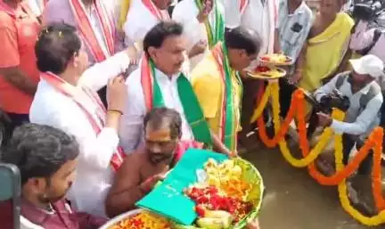 ఇబ్రహీంపట్నం పవిత్ర సంఘం వద్ద కృష్ణా గోదావరి నదులకు జల హారతి ఇచ్చిన మంత్రి నిమ్మల రామానాయుడు, ఎంపీ కేసినేని చిన్ని