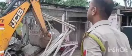 গুৱাহাটী: জালুকবাৰী প্ৰাগজ্যোতিষ নগৰত প্ৰশাসনৰ বুলডোজাৰ,জিলা প্ৰশাসন আৰু জি এম চি ৰ সহযোগত উচ্ছেদ অভিযান