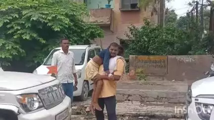 एटा: समोगर गांव में घर पर सोते समय 10 वर्षीय पूजा को सांप ने काटा, आगरा ले जाते समय अवागढ़ के पास हुई मौत