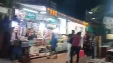 फिरोज़ाबाद: बस स्टैंड के पास दो पक्षों में हुई मारपीट, घटना का वीडियो हुआ वायरल