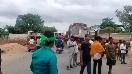 सूरजगढ़: निस्ता गांव शहीद द्वार के पास बंद समर्थकों ने एनएच 80 को किया जाम