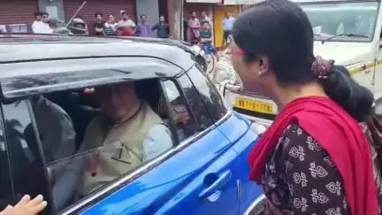 জলপাইগুড়ি: জলপাইগুড়িতে বিচারকদের গাড়ি আটকানোর চেষ্টা, পুলিশের সঙ্গে উত্তপ্ত বাক্যবিনিময় বন্ধ সমর্থকদের
