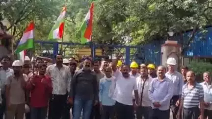 रामगंजमण्डी: मजदूर संगठनों ने केंद्र सरकार के खिलाफ प्रदर्शन किया, मंगलम सीमेंट फैक्ट्री के श्रमिकों ने हड़ताल की