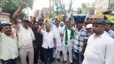 बिहार: भराव मोड़ पर राजद का चक्का जाम, मतदाता पुनर्निरीक्षण के खिलाफ किया प्रदर्शन