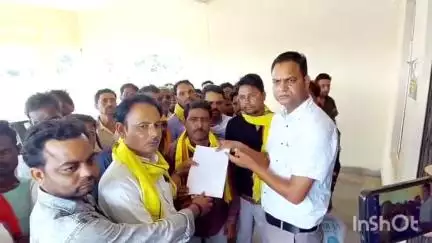 अजयगढ़: एकलव्य सेना ने ग्रामीणों संग तहसीलदार को मुख्यमंत्री के नाम ज्ञापन सौंपा, गुमानगंज के मजरा मोहारी का मामला