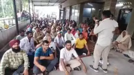 अम्बाला: नगर निगम कार्यालय पर कर्मचारियों ने मांगों को लेकर सरकार के खिलाफ किया प्रदर्शन, लगाए नारे