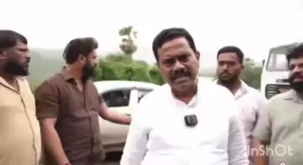 ठाणे: कासारवडवली येथील रस्ते दुरुस्ती कडे दुर्लक्ष, सत्ताधारी फक्त पक्ष फोडण्यात व्यस्त : शिवसेना नेते राजन विचारे संतप्त