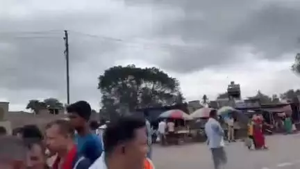 गोगरी: बिहार बंद को सफल बनाने के लिए महागठबंधन कार्यकर्ता सड़क पर उतरे, महेशखूंट में एनएच चौराहे को किया जाम
