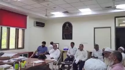 नूह: मेडिकल बचाओ संघर्ष समिति के लोगों ने डायरेक्टर मुकेश गर्ग के साथ समस्याओं पर की चर्चा