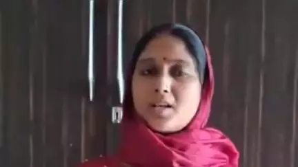 पीलीभीत: सिद्धनगर में दूसरे पक्ष की महिला ने बच्चों के साथ मुख्यमंत्री आवास के सामने आत्मदाह की दी चेतावनी
