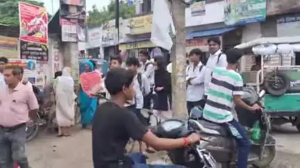 ভগবানগোলা ১: ভগবানগোলা: ভারত বনধে বামপন্থীদের স্কুল ও সরকারি অফিসে বিক্ষোভ, পুলিশি হস্তক্ষেপে গেট খোলে