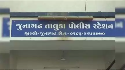 જૂનાગઢ: તાલુકાના ગલીયાવાડ ગામ પાસે રિક્ષા અને કાર વચ્ચે અસ્માત થતા 9 વ્યક્તિને ઈજા