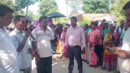 উত্তৰ লক্ষীমপুৰ: চিনাতলীয়া চাহ বাগিছাত দৰমহা বৃদ্ধিৰ লগতে কেইবাটাও দাবীত শ্রমিকৰ প্ৰতিবাদী কাৰ্যসূচী