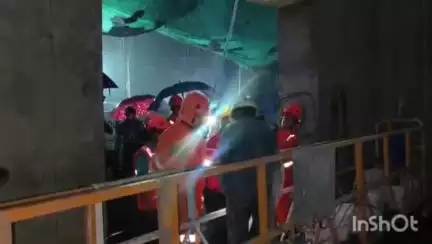 ठाणे: माजिवाडा येथे इमारतीच्या लिफ्टमध्ये विसाव्या माळ्यावर अडकलेल्या व्यक्तीची तब्बल १५ तासानंतर सुखरूप सुटका