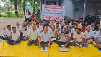 বঙাইগাঁও ভাগ: দেশজুৰি চলি থকা ধৰ্মঘটৰ মাজতেই স্তব্ধ হৈ পৰিল নতুনপাৰাস্তিত বিদ্যুৎ বিভাগৰ কাৰ্য্যালয়