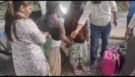 ऋषिकेश: सात मोड़ से पहले जंगल में आबकारी ऋषिकेश टीम ने 3 महिलाओं को शराब तस्करी के आरोप में किया गिरफ्तार