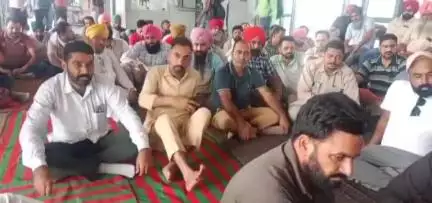 ਫ਼ਿਰੋਜ਼ਪੁਰ: ਬੱਸ ਅੱਡਾ ਵਿਖੇ ਪਨਬਸ ਅਤੇ ਪੀਆਰਟੀਸੀ ਬੱਸ ਮੁਲਾਜ਼ਮਾਂ ਕੀਤਾ ਚੱਕਾ ਜਾਮ, ਆਪਣੀਆਂ ਮੰਗਾਂ ਨੂੰ ਲੈ ਕੇ ਸਰਕਾਰ ਖਿਲਾਫ ਕੀਤਾ ਪ੍ਰਦਰਸ਼ਨ