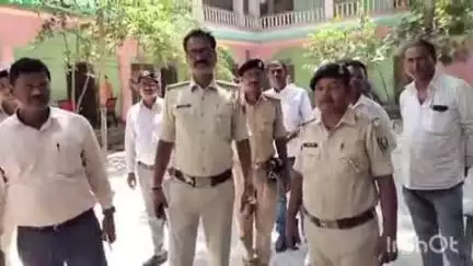 महुआ: महुआ में पंचायत उपचुनाव को लेकर बुधवार को सुरक्षा के कड़े इंतजाम, मतदान केंद्र पर स्थानीय प्रशासन रही चौकस