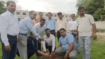 वृक्षारोपण महा अभियान-2025 के अंतर्गत आज 21 पेड़ लगाकर उसके रख रखाव का संकल्प लिया
