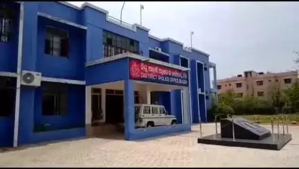 ବୌଦ୍ଧ ସଦର: ହରଭଙ୍ଗା ଅଞ୍ଚଳର ନିଖୋଜ ନାବାଳିକାକୁ ଚେନ୍ନାଇରୁ ଉଦ୍ଧାର କରି ପରିବାରକୁ ହସ୍ତାନ୍ତର କଲା ହରଭଙ୍ଗା ପୋଲିସ