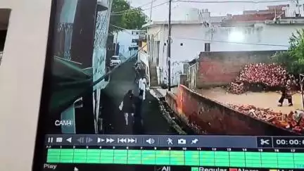 कालपी: कालपी में खानकाह के पास जियारत करने आए युवक के साथ हुई मारपीट का लाइव CCTV फुटेज आया सामने, मामला दर्ज