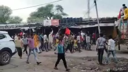 बीरपुर: बीरपुर में राम कथा में रामलीला करने वाले कलाकारों की रैली का आयोजन
