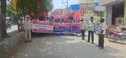 గిద్దలూరు: గిద్దలూరు నియోజకవర్గం లో డిమాండ్లు నెరవేర్చాలని  ప్రభుత్వ వివిధ శాఖలలో పనిచేస్తున్న కార్మికులు సిఐటియు ఆధ్వర్యంలో నిరసన