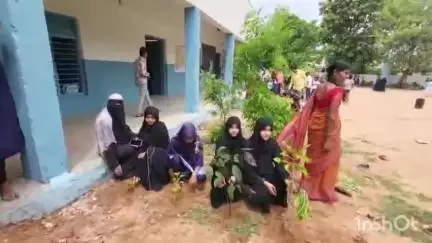 బాల్కొండ: జిల్లా పరిషత్ ఉన్నత పాఠశాలలో వన మహోత్సవంలో భాగంగా అమ్మ పేరుతో మొక్కలు నాటిన విద్యార్థులు