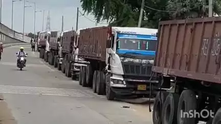 डुमरांव: डुमरांव में महागठबंधन के चक्का जाम का दिखा आंशिक असर, यातायात रहा सुचारू