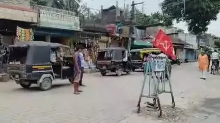 আলিপুরদুয়ার ২: কেন্দ্রীয় ট্রেড ইউনিয়নের ডাকা বন্ধে মিশ্র সারা শামুকতলায়