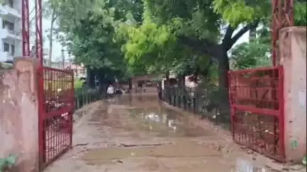 पट्टी: फिर हुई बारिश से पट्टी सरकारी अस्पताल डूब गया, मरीजों की बढ़ी मुसीबतें