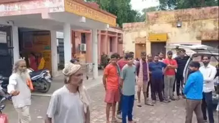 सिराथू: चकसैनी में बिजली विभाग की लापरवाही से खम्बे के स्टे तार में उतरे करंट की जद में आकर युवक की हुई मौत