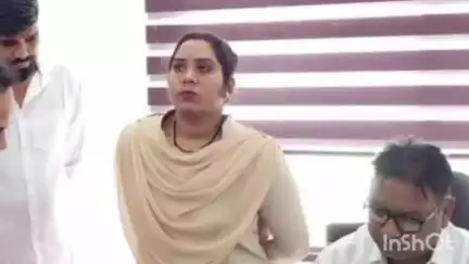 युवा कांग्रेस ने अधूरी नालियों के पुनर्निर्माण और नए बस स्टैंड शुरू करने की मांग को लेकर सौंपा ज्ञापन