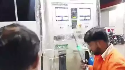 सिविल लाइन स्थित पेट्रोल पंप पर एस डी एम का छापा, नाप-तौल में गड़बड़ी की आशंका पर 6 नोजल सील