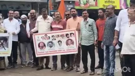 नांदगाव: एकात्मता चौकात शिवसेना उद्धव बाळासाहेब ठाकरे गटाचे आमदार पडळकर व खासदार दुबे यांच्या पोस्टरला जोडे मारो आंदोलन