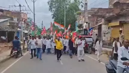 शेखपुरा: मतदाता पुनरीक्षण के विरोध में महागठबंधन के नेताओं ने शेखपुरा बाजार कराया बंद, विधायक भी रहे मौजूद