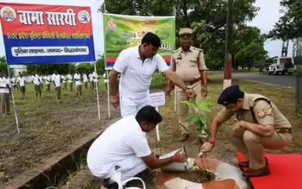 नौगढ़: वृक्षारोपण महा अभियान 2025 के तहत पुलिस अधीक्षक ने पुलिस लाइन में किया वृक्षारोपण