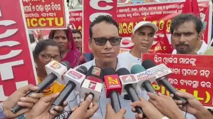 ଭଦ୍ରକ ଗ୍ରାମାଞ୍ଚଳ: କେନ୍ଦ୍ର ଟ୍ରେଡ଼ ୟୁନିୟନ ତରଫରୁ ଦେଶବ୍ୟାପି ଧର୍ମଘଟ ରେ ଭଦ୍ରକ ରେ ବନ୍ଦର ପ୍ରଭାବ ଉପରେ ଟିପ୍ପଣୀ ରଖିଲେ AICCTU ସାଧରଣ ସମ୍ପାଦକ ସମର ବଳ