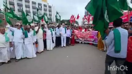 ಶಿವಮೊಗ್ಗ: ಕೇಂದ್ರ ಸರ್ಕಾರದ ವಿರುದ್ಧ ನಗರದಲ್ಲಿ ಕಾರ್ಮಿಕ ಸಂಘಟನೆಗಳ ಬೃಹತ್ ಪ್ರತಿಭಟನೆ