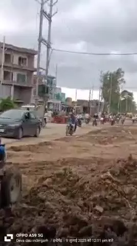 नगर के ग्वालियर रोड पे पलटी टमटम ड्राइवर को आईं... चोट....! बड़ा हादसा टला.??