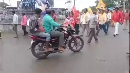 బెల్లంపల్లి: దేశవ్యాప్త సమ్మెలో భాగంగా సింగరేణి కార్మిక సంఘాల ఐక్యవేదిక ఆధ్వర్యంలో బెల్లంపల్లి పట్టణంలో నిర్వహించిన భారీ ర్యాలీ