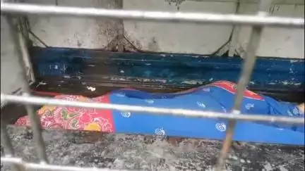 শান্তিপুর: রামকৃষ্ণ কলোনির একটি বাড়ী থেকে এক গৃহবধূর ঝুলন্ত দেহ উদ্ধার ঘিরে চাঞ্চল্য,খুনের অভিযোগ পরিবারের, তদন্তে শান্তপুর পুলিশ