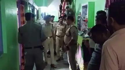 बेलागंज: बेला डीह गांव में डकैती मामले की एसएसपी आनंद कुमार ने घटनास्थल पर पहुंचकर जांच की