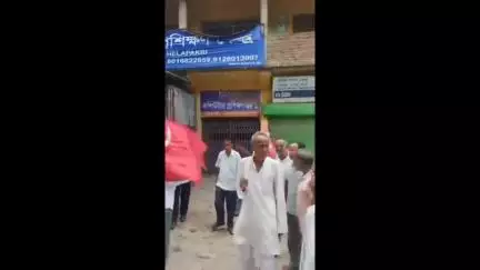 ময়নাগুড়ি: সারা ভারত জুড়ে  বামফ্রন্টের ডাকা সর্বভারতীয় ট্রেড ইউনিয়নের ধর্মঘটের প্রভাব পরল হেলাপাকরি বাজারে