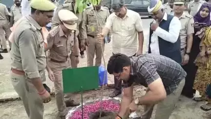 रामपुर: ग्राम सिंगनखेड़ा स्थित हॉकी स्टेडियम में विधायक आकाश सक्सेना की मौजूदगी में वृहद वृक्षारोपण अभियान का शुभारंभ किया गया