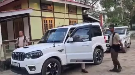 সোণাৰি: চাৰি আলফা লিংকমেনক অধিক জেৰা বাবে পুনৰ নিজৰ জিম্মাত ল'লে আৰক্ষীয়ে সোণাৰিত জনালে অতিৰিক্ত আৰক্ষী অধীক্ষকে