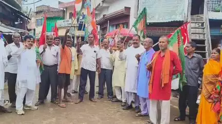 चानन: मननपुर बाजार में बंद समर्थकों का प्रदर्शन, सरकार की नीतियों के खिलाफ जताया विरोध